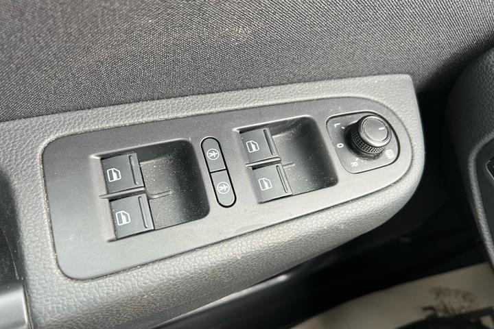 Hvid VW Sharan fra 2020