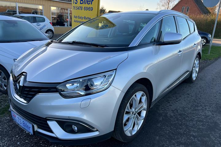 Sølv Renault Grand Scénic fra 2018 set udefra