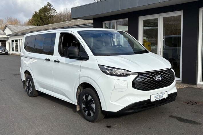 Hvid Ford E-Transit Custom Kombi 340 L1 fra 2026