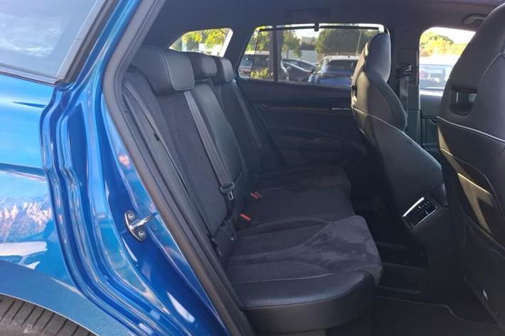 Blå Skoda Enyaq fra 2022