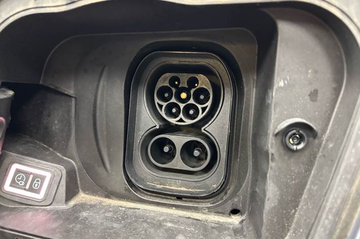 Grå Opel Mokka-e fra 2023