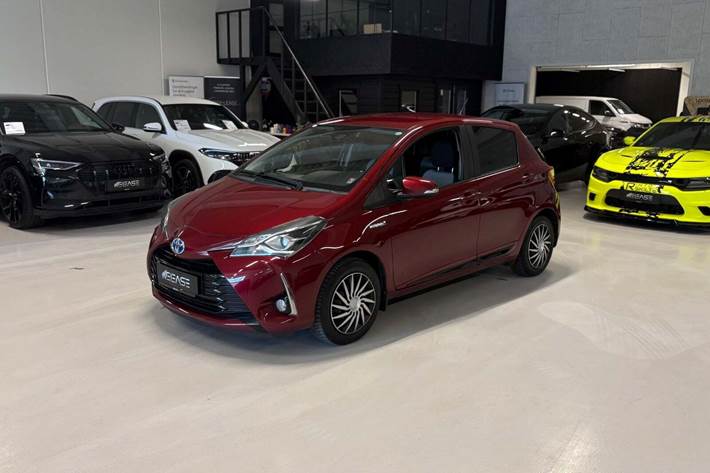 Rød Toyota Yaris fra 2017 set udefra