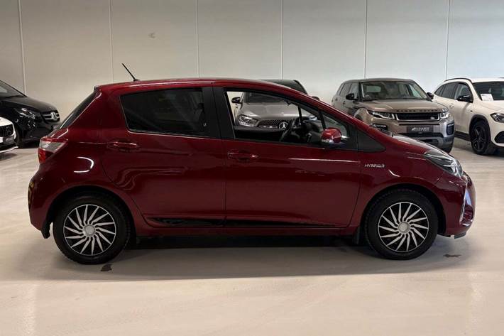 Rød Toyota Yaris fra 2017