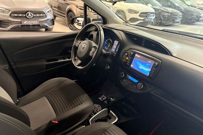 Rød Toyota Yaris fra 2018