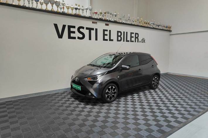 Grå Toyota Aygo fra 2021