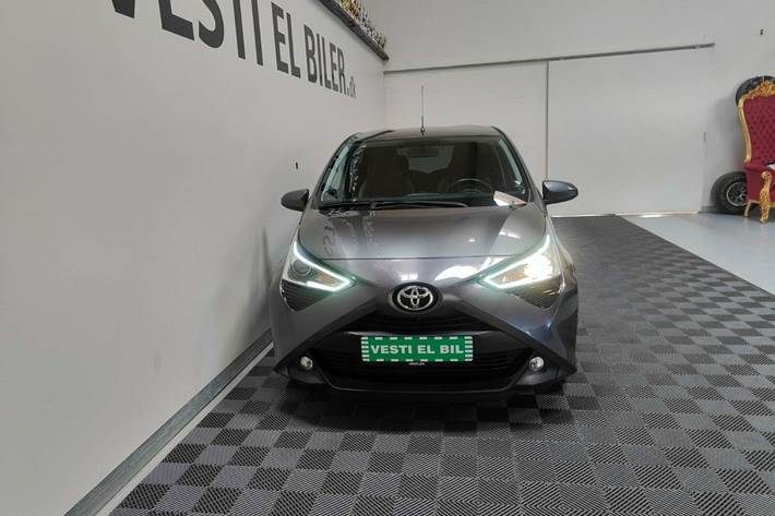 Grå Toyota Aygo fra 2021