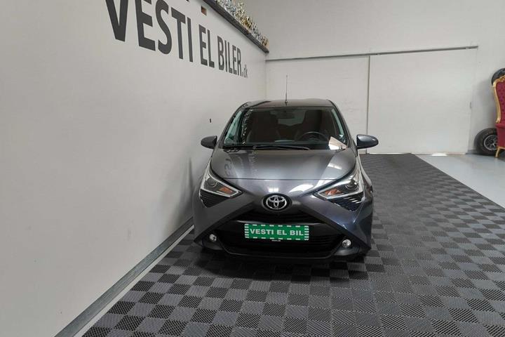 Grå Toyota Aygo fra 2021