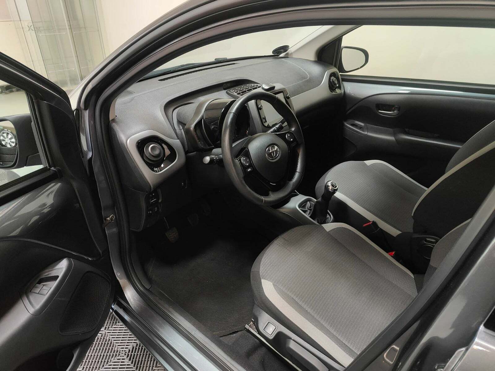 Toyota Aygo 1,0 VVT-i x-black