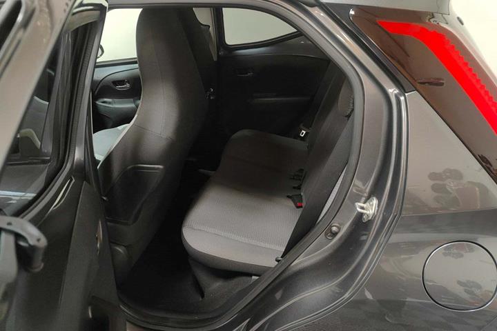 Grå Toyota Aygo fra 2021