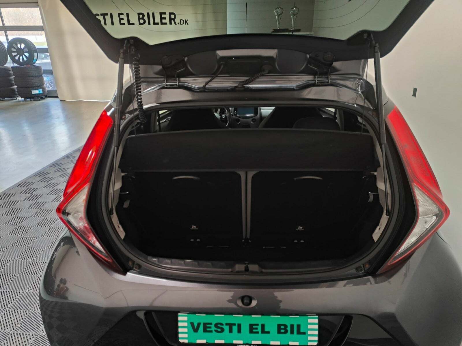 Grå Toyota Aygo fra 2021