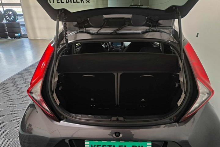 Grå Toyota Aygo fra 2021