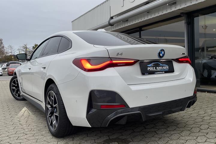 Hvid BMW i4 fra 2023