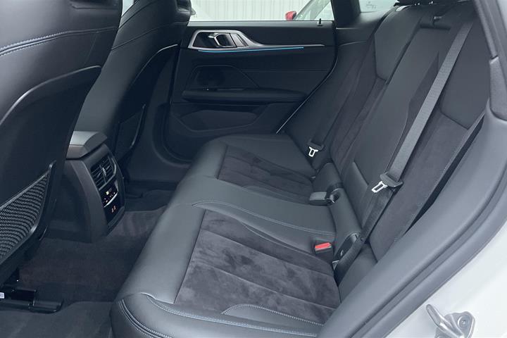 Hvid BMW i4 fra 2023