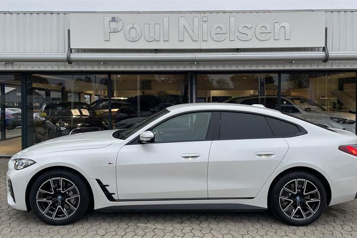 Hvid BMW i4 fra 2023