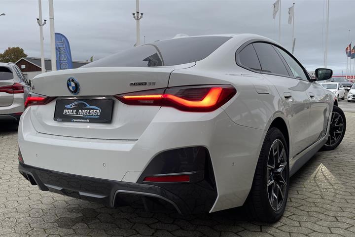 Hvid BMW i4 fra 2023