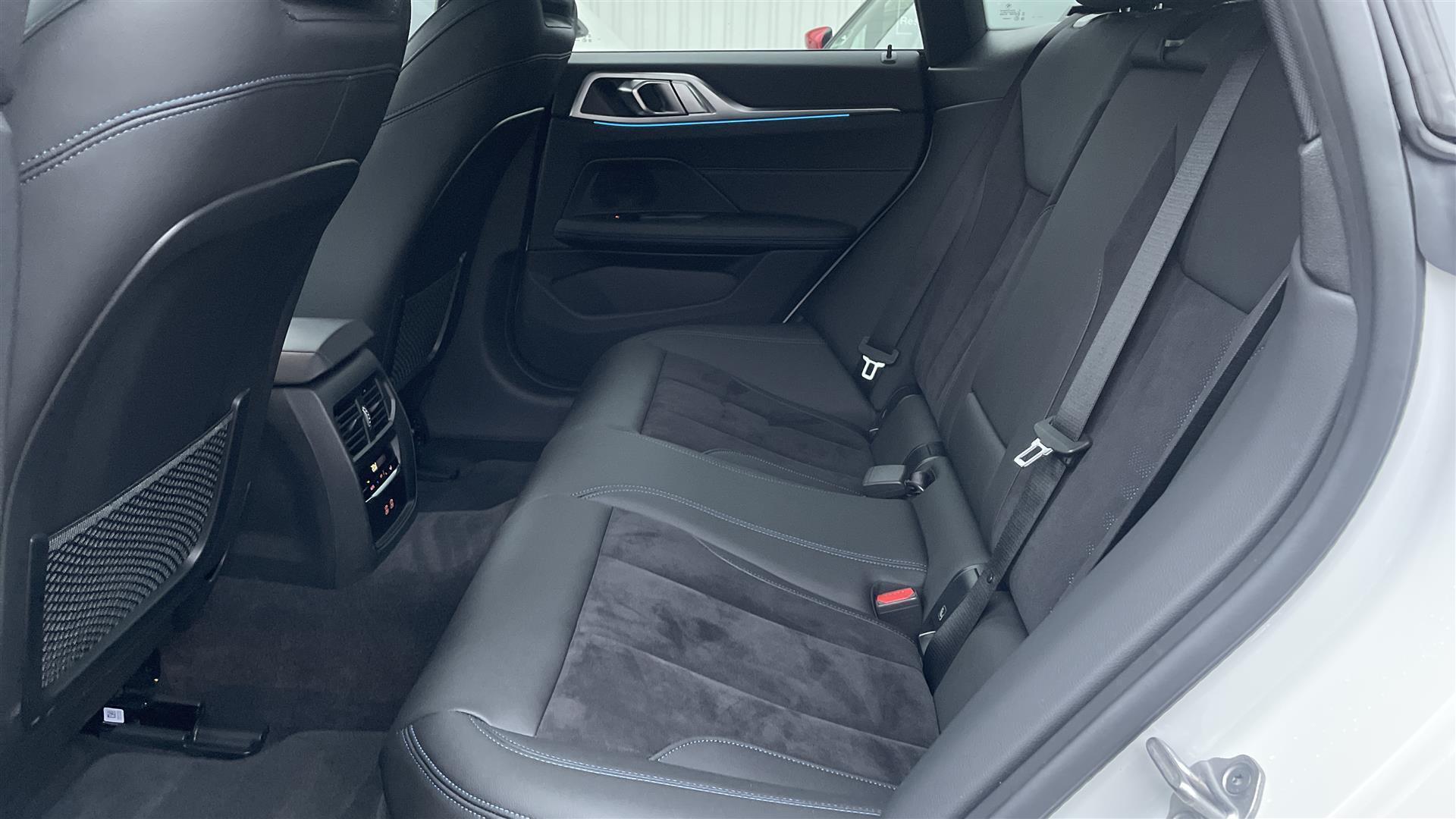 Hvid BMW i4 fra 2023