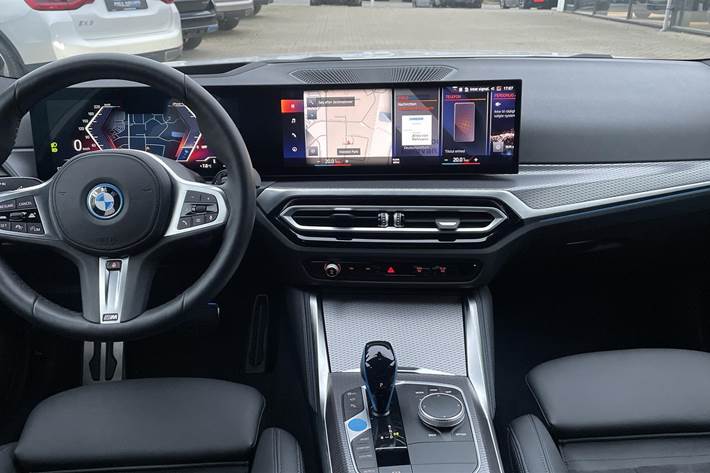 Hvid BMW i4 fra 2023