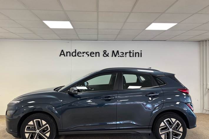 Blå Hyundai Kona fra 2023