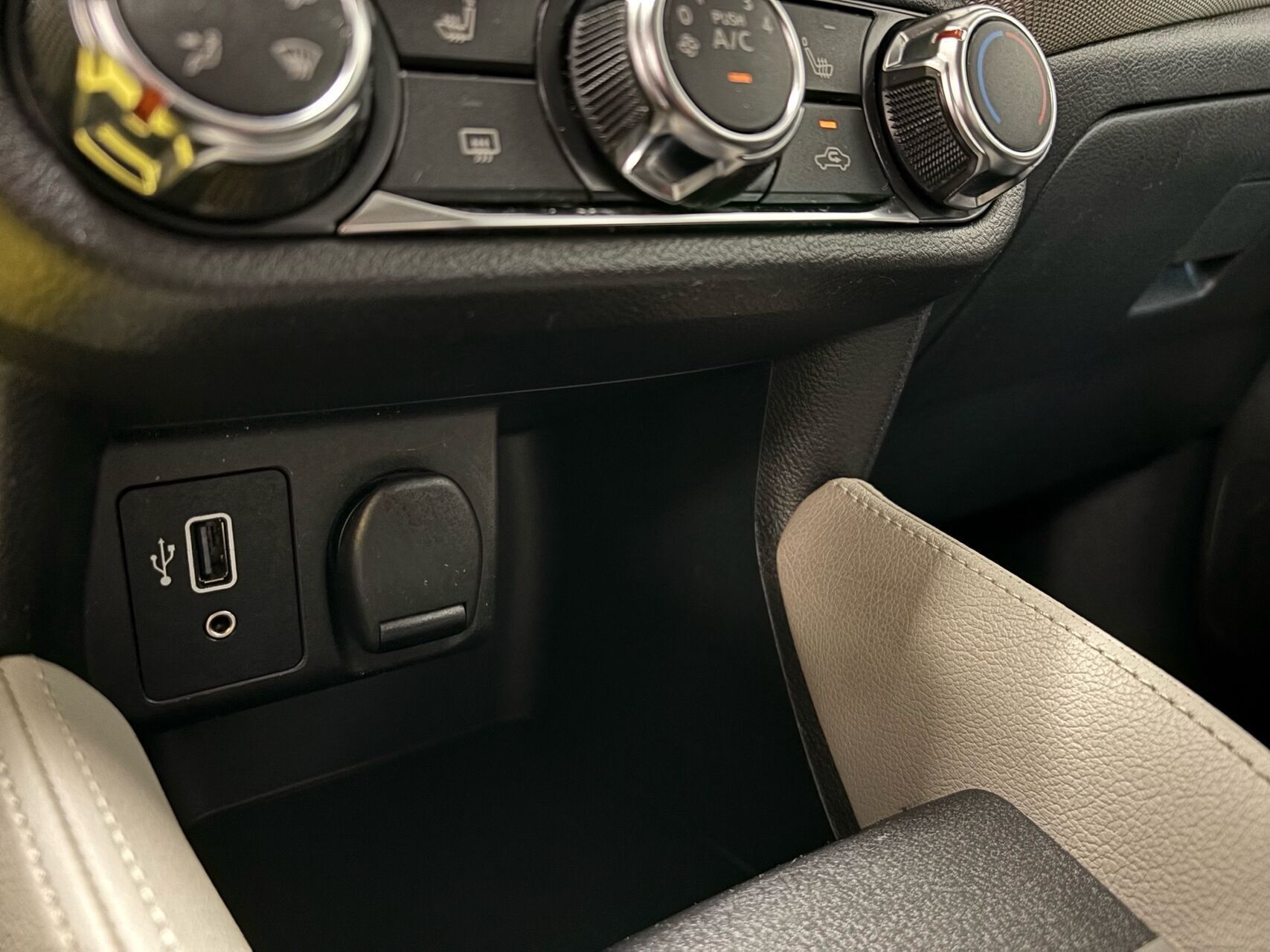 Sort Nissan Micra fra 2019