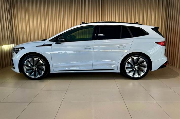 Hvid Skoda Enyaq fra 2022