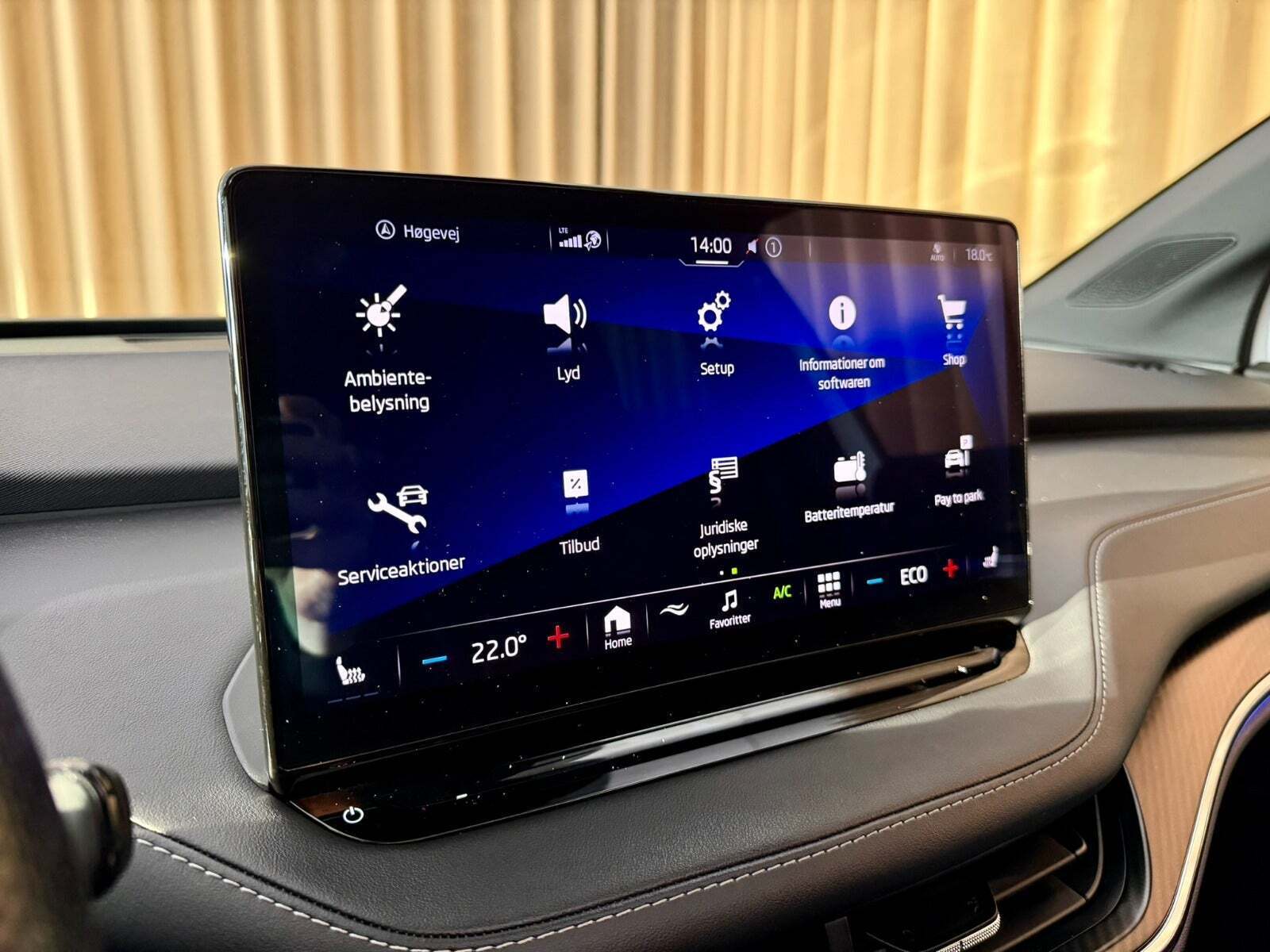 Hvid Skoda Enyaq fra 2022