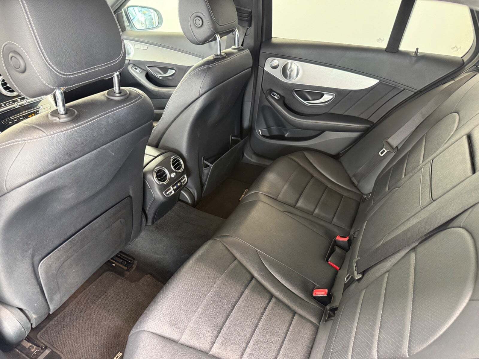 Grå Mercedes C220 fra 2015