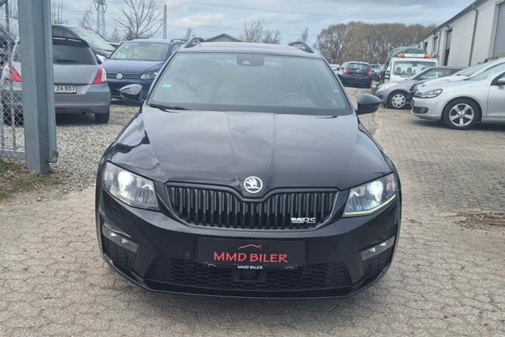 Sort Skoda Octavia fra 2017
