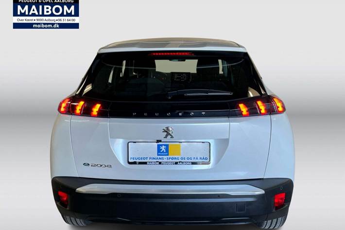 Hvid Peugeot e-2008 fra 2022