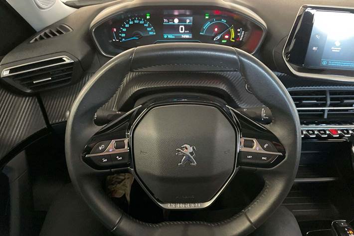 Hvid Peugeot e-2008 fra 2022