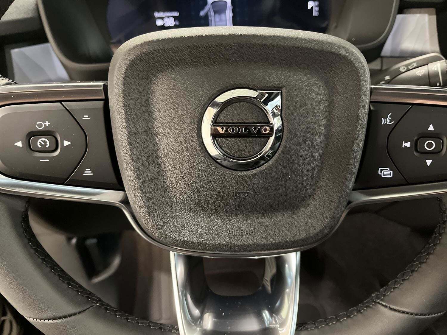 Sort Volvo EC40 fra 2025