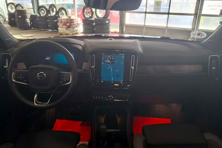 Sort Volvo XC40 fra 2023