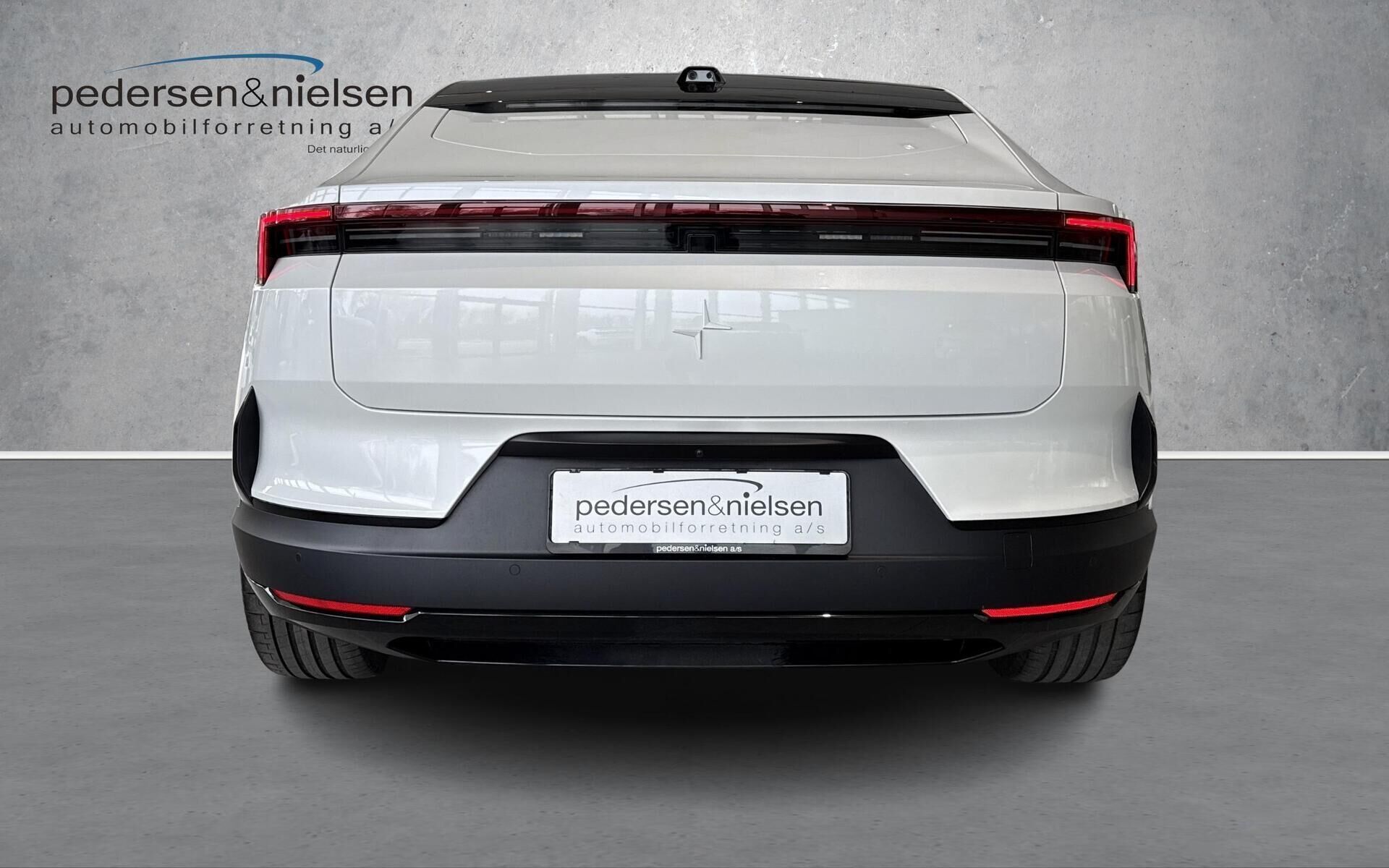 Hvid Polestar 4 fra 2025