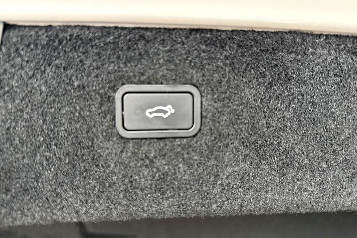 Hvid Polestar 4 fra 2025