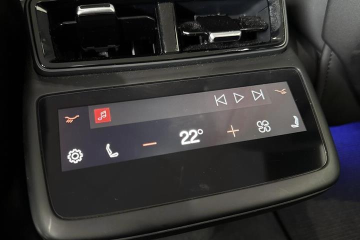 Hvid Polestar 4 fra 2025