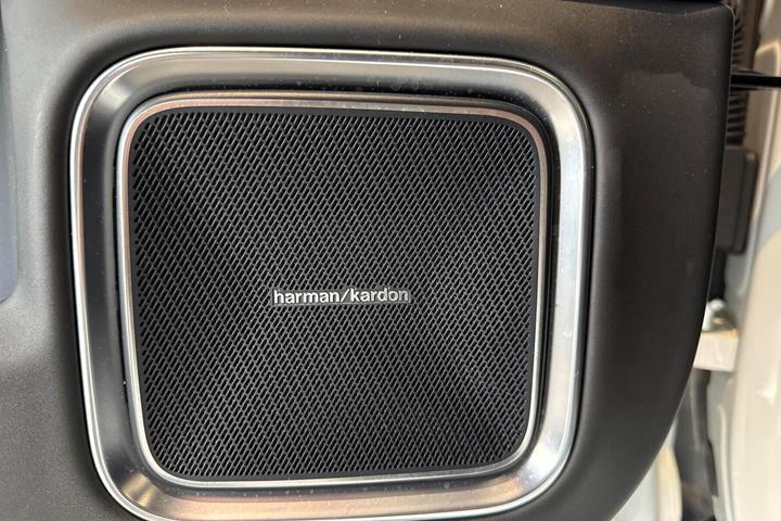Hvid Polestar 4 fra 2025