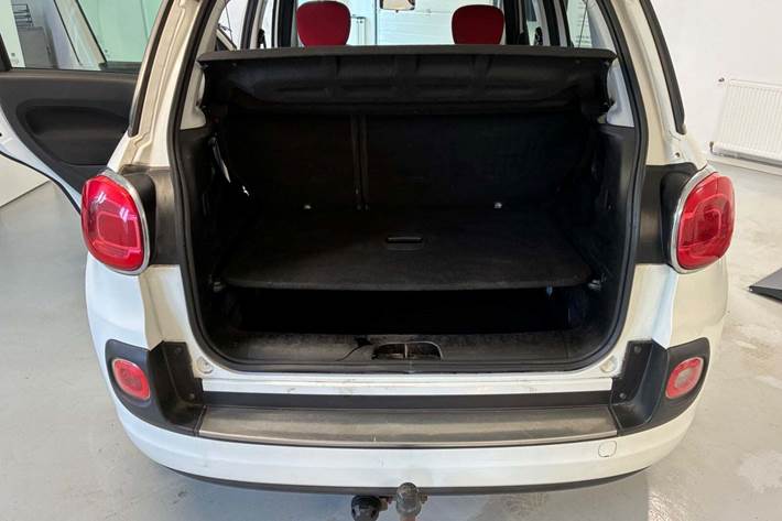 Hvid Fiat 500L fra 2012