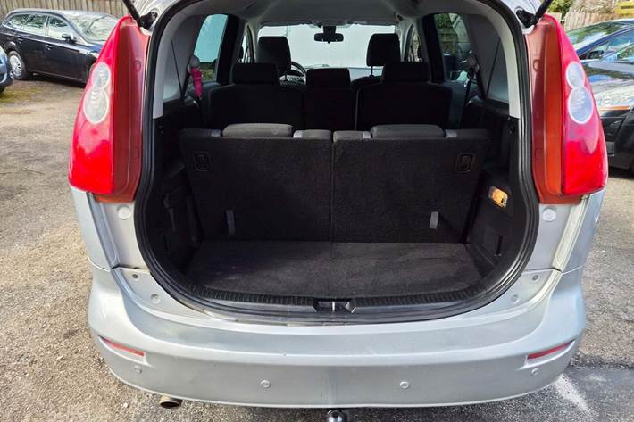 Sølv Mazda 5 fra 2007