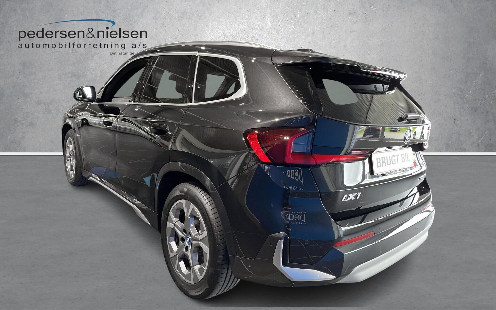 Sort BMW iX1 fra 2024