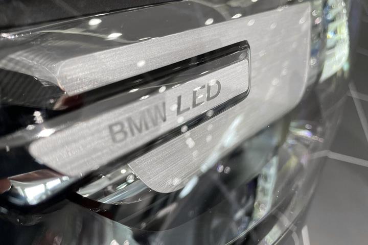Sort BMW iX1 fra 2024