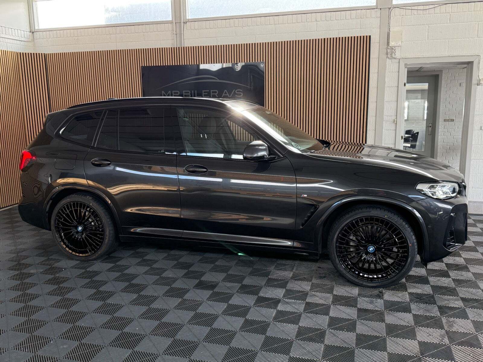 BMW iX3 Charged Plus M-Sport