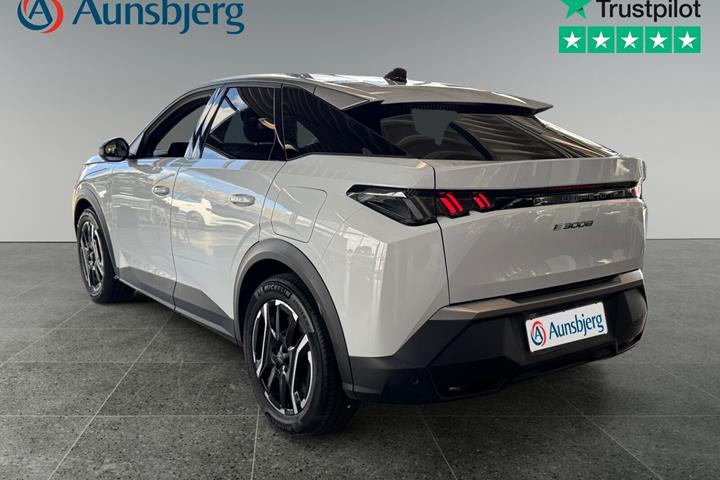 Hvid Peugeot e-3008 fra 2024