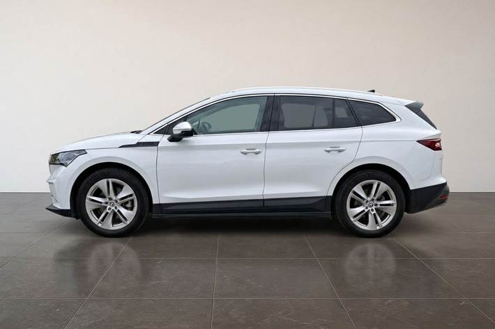 Hvid Skoda Enyaq fra 2023