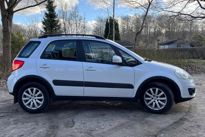 Hvid Suzuki SX4 fra 2013