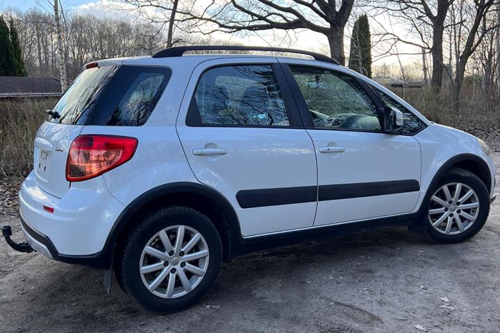 Hvid Suzuki SX4 fra 2013