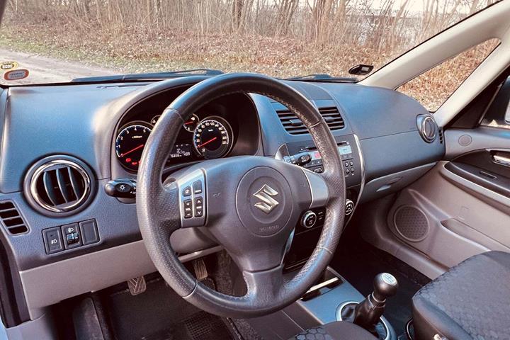 Hvid Suzuki SX4 fra 2013