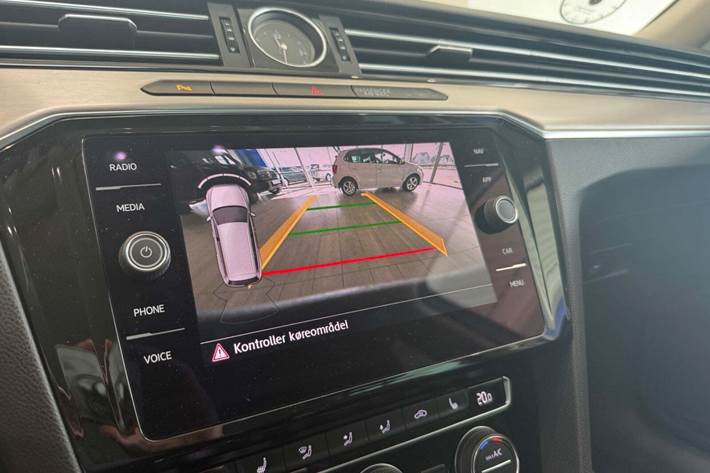 Grå VW Passat fra 2019