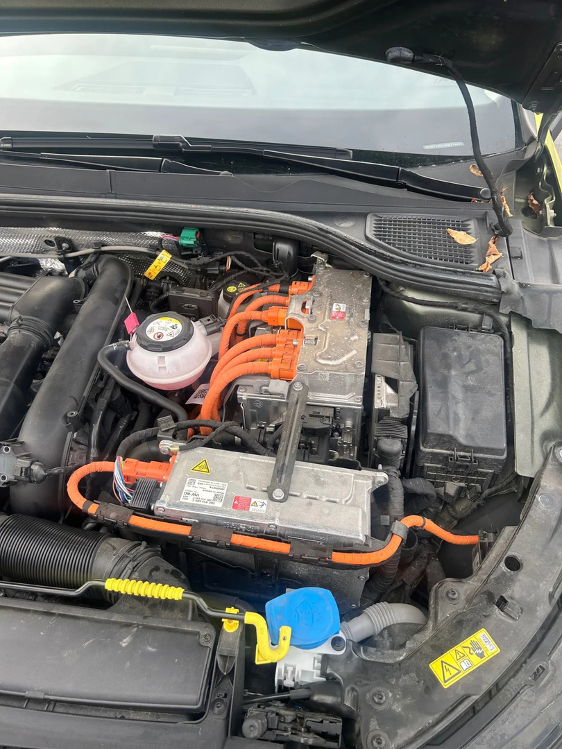 Gul VW Golf VIII fra 2021