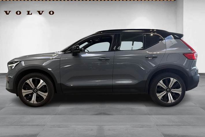 Grå Volvo XC40 fra 2023