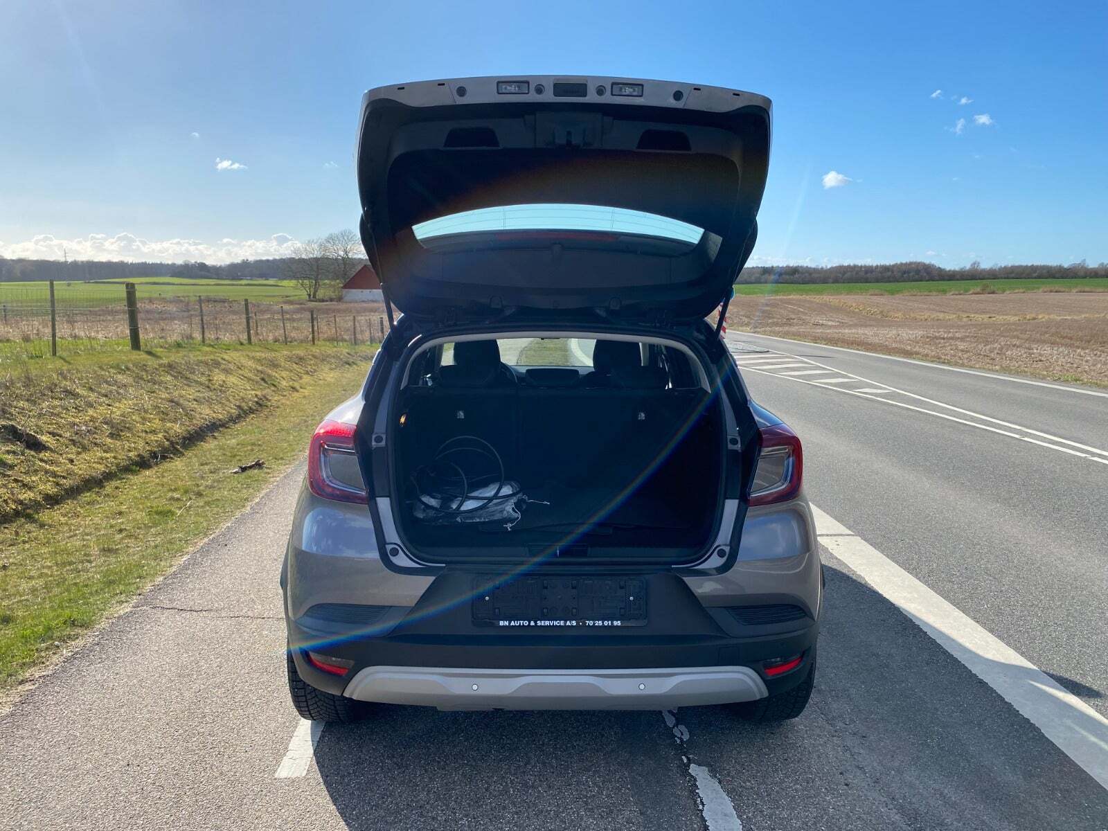 Grå Renault Captur fra 2022