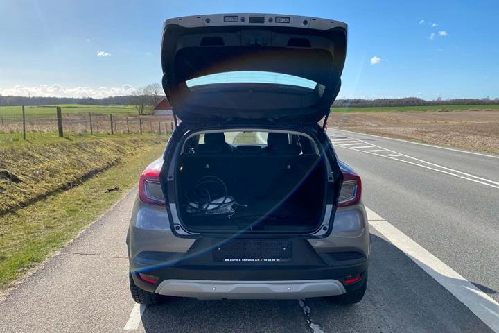 Grå Renault Captur fra 2022